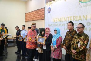 Unila-Mendapat-peringkat-1-kategori-PNBP-Badan-Layanan-Umum-dalam-anugerah-Reksa-Bandha-c-696x464